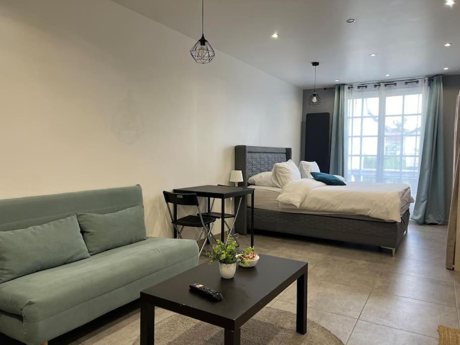 Appartement Elegant Proche Rer/ Cdg / Parc Des Expos Sevran Exterior foto